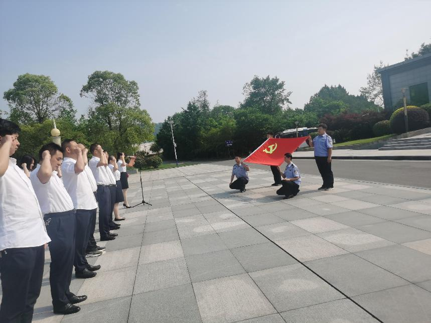 走進(jìn)廉政教育基地，以案為鑒警鐘長(cháng)鳴