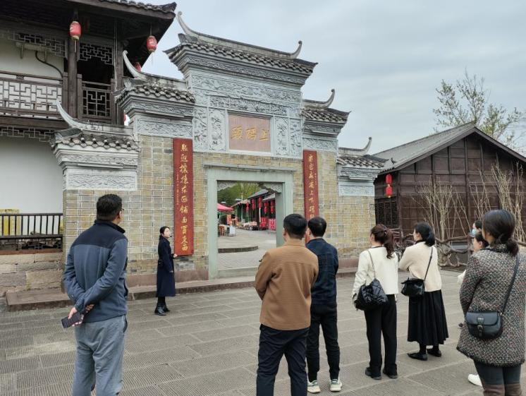 中共巴中市鑫匯金融服務(wù)有限公司機關(guān)聯(lián)合支部 開(kāi)展“弘揚好家風(fēng)·傳承好家訓”主題黨日活動(dòng)